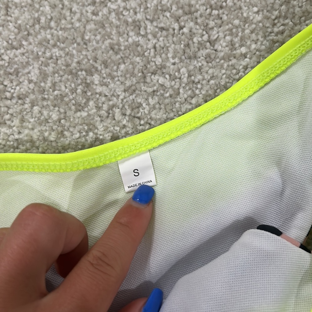 Bikini - Picture 2 of 3